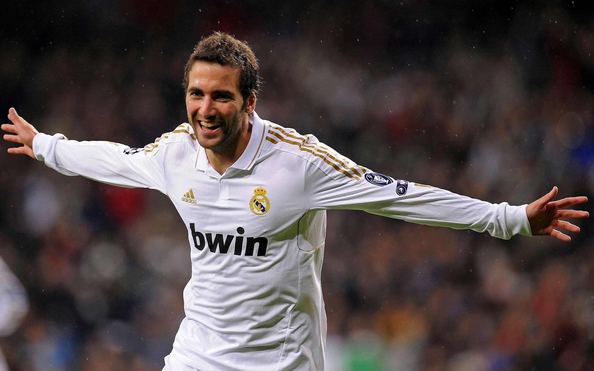 校园篮球比赛激烈